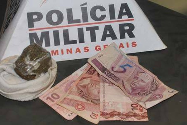 Polícia Militar prende jovem na companhia de menor com droga na cueca
