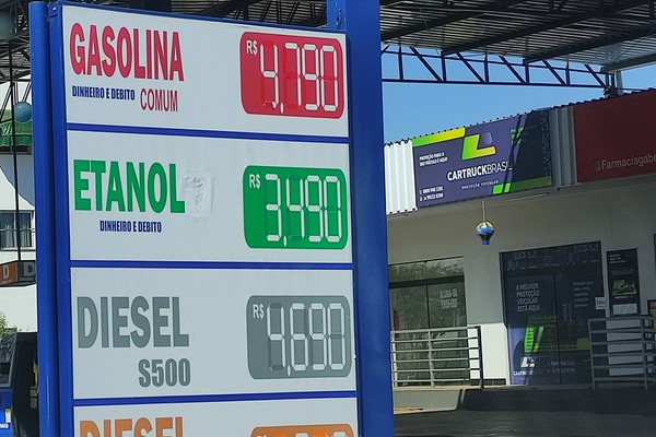 Com menor preço de R$4,79, postos de Patos de Minas voltam a vender gasolina abaixo dos R$5,00