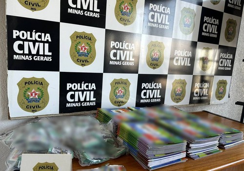 Operação Álbum Fantasma da Polícia Civil apreende figurinhas da copa suspeitas de falsificação