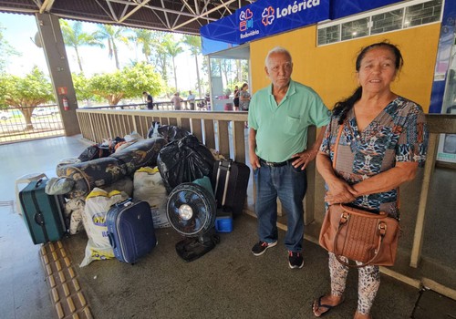 Família vítima de golpe do falso aluguel está há três dias na Rodoviária de Patos de Minas