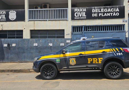PRF prende foragido da Justiça por homicídio qualificado na BR-365, em Patos de Minas