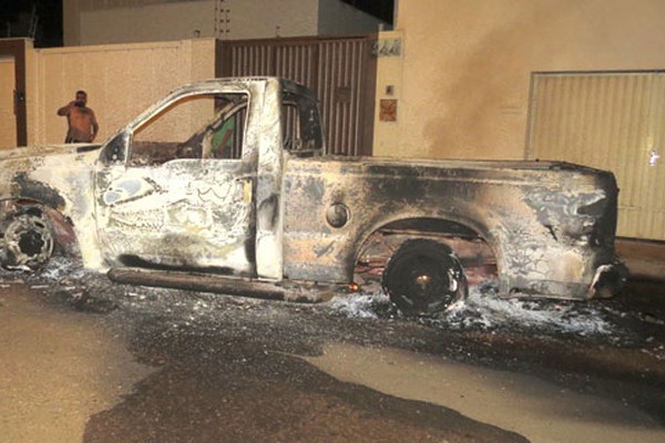 Caminhonete é incendiada em Carmo do Paranaíba e suspeito é ex da namorada do proprietário