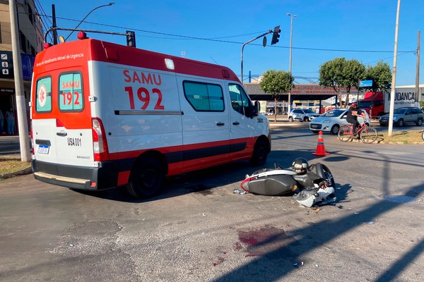 Motociclista fica gravemente ferido em acidente com caminhonete em Patos de Minas