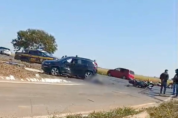 Motociclista morre em grave  acidente com um carro na  BR 365, no Trevo de Santana