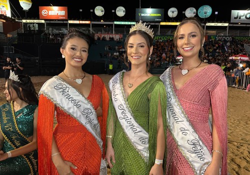 Rainhas e Princesas de diversas cidades da região participam da cerimônia em Patos de Minas; veja ao vivo