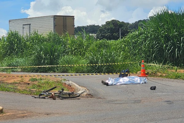 Ciclista morre em grave acidente com caminhão no chamado Trevo da Escola Agrícola