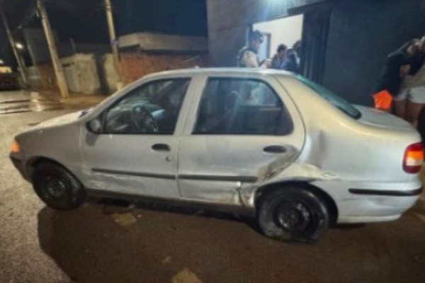 Motorista bate na traseira de carro e acaba preso após confundir domingo com segunda-feira