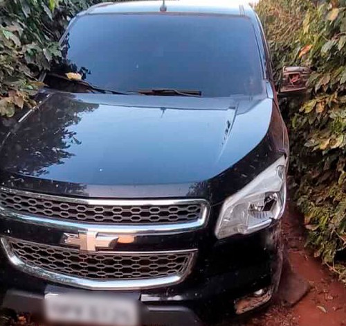 Motorista foge após provocar acidente e caminhonete é encontrada escondida em cafezal em Lagoa Formosa