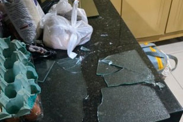 Homem é preso após agredir a própria mãe e ferir hóspede de hotel no Centro de Patos de Minas