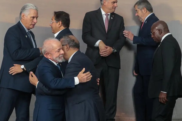 Brics: Lula defende espaço fiscal para erradicar doenças no Sul Global