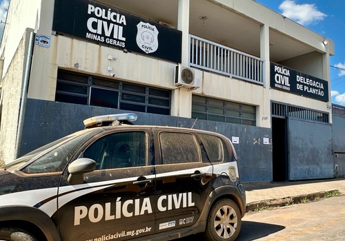 Filho é preso após furtar mesa e cadeiras da casa da própria mãe de 64 anos em Patos de Minas