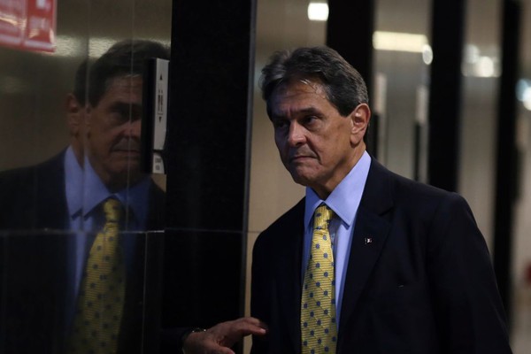 Ex-deputado Roberto Jefferson está preso em Benfica após atacar policiais com tiros e granadas
