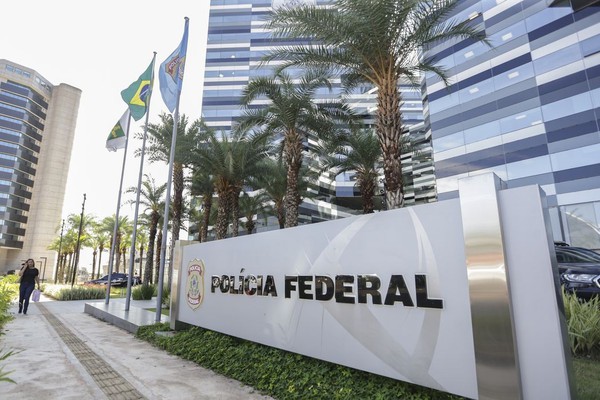 PF envia a Gilmar e Zanin íntegra de material do celular de Vorcaro