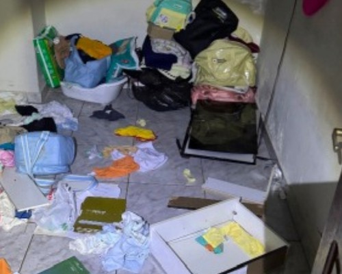 Homem é localizado em caçamba após agredir companheira, destruir móveis e tentar fugir com tornozeleira coberta por papel-alumínio