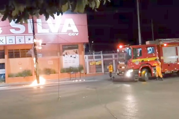 Incêndio em fiação de poste mobiliza Corpo de Bombeiros na Avenida Paracatu em Patos de Minas