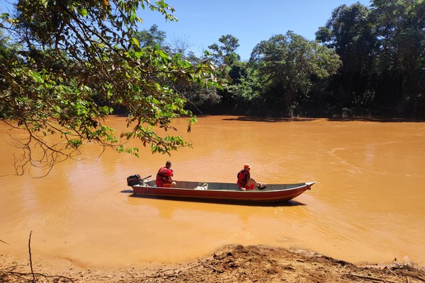 Bombeiros encontram corpo de idoso que desapareceu após entrar no Rio Paranaíba em Patos de Minas