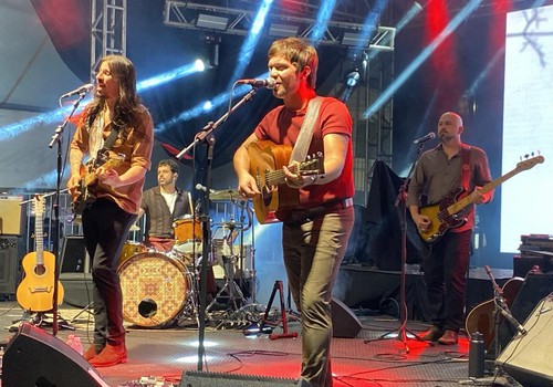 O Berço canta a premiada canção “Agridoce” na Fenapraça 2026; veja ao vivo