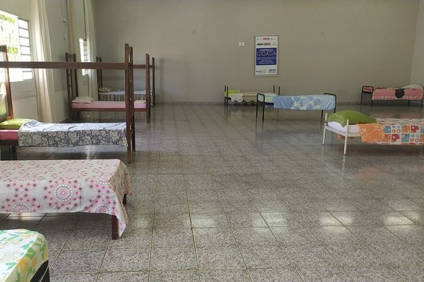 Voluntários montam estrutura e oferecem abrigo a parentes de pacientes com Covid-19 em Patos de Minas