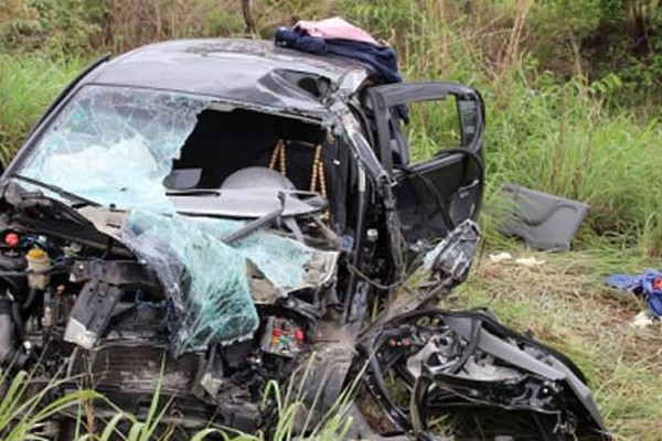Duas pessoas morrem em um grave acidente na BR-354, em Bambuí