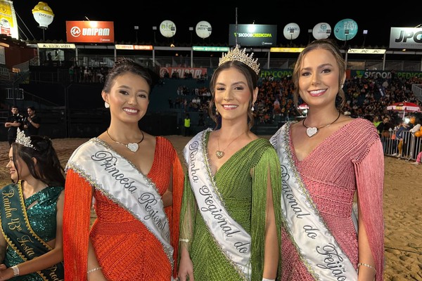 Rainhas e Princesas de diversas cidades da região participam da cerimônia em Patos de Minas; veja ao vivo