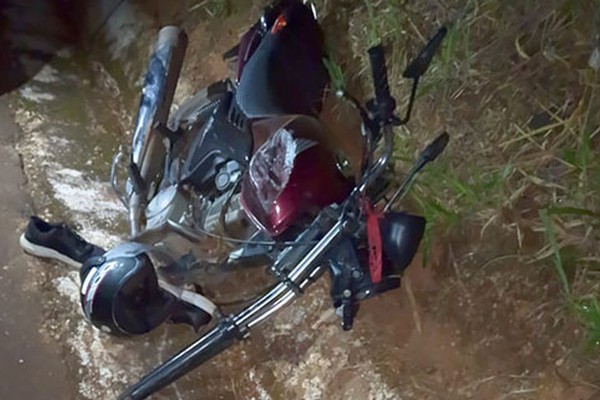 Motociclista morre após bater na traseira de carro na BR352, em Abadia dos Dourados