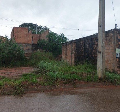 Moradores denunciam dificuldades para regularizar lotes doados pela prefeitura de Varjão de Minas