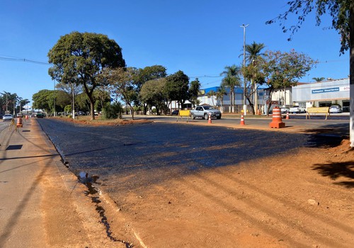 Obras na Avenida JK deixam o trânsito lento e motoristas devem redobrar a atenção