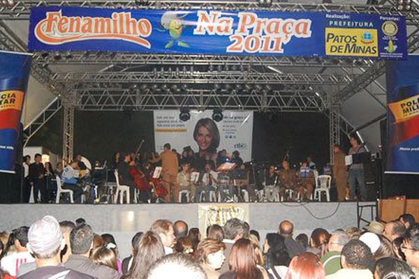 Músicos patenses realizam concerto na Praça do Fórum e encantam o público
