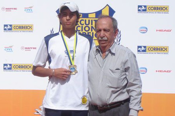 Tenista Patense é campeão do Circuito Nacional Infanto-Juvenil de tênis