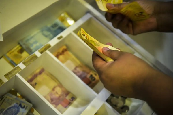 Salário Mínimo sobe para R$ 1.621 em janeiro, reajuste de 6,79%