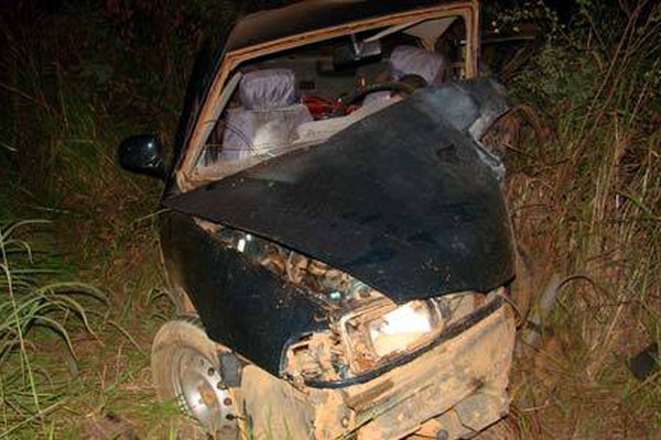 Veículos batem de frente na MGC 354 e motoristas morrem em Presidente Olegário