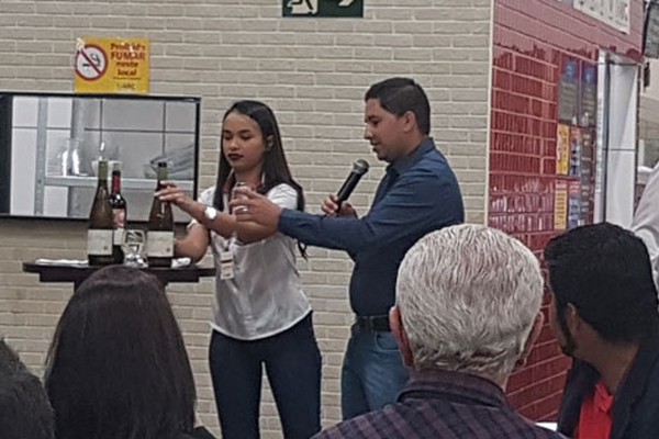 Hipermercado em Patos de Minas recebe convidados em Mostra de Vinhos, Queijos e Massas