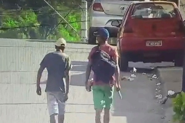 Homens são presos após entrarem descalços em hipermercado e saírem com chinelos