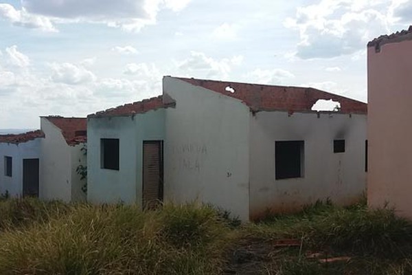 Reintegração de posse de casas invadidas no Sol Nascente deve acontecer em outubro