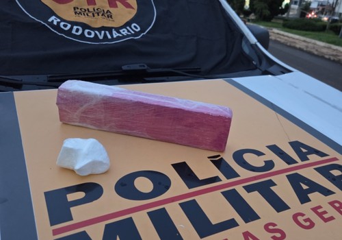 Passageiro de ônibus é preso com barra de maconha e cocaína durante operação em Rio Paranaíba