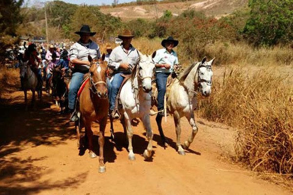 Cavalions atrai mais de 3 mil pessoas e se mantém como uma das maiores cavalgadas de Minas