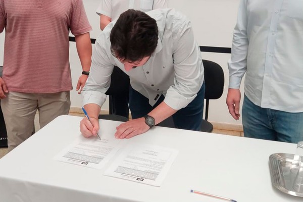 Prefeitura assina ordem de serviço e consórcio tem até 120 dias para iniciar troca de luzes em Patos de Minas