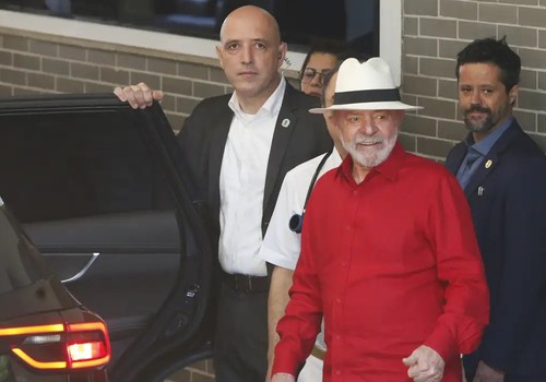 Lula passa por exames e é liberado para voltar a Brasília