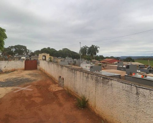 Polícia tenta desvendar mistério de ossada humana encontrada ao lado de cemitério em Varjão de Minas