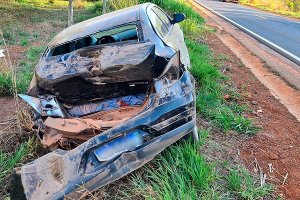 Para evitar colisão em Fiat Uno, veículo freia e é atingido por carreta na MG-190 em Monte Carmelo