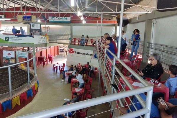 Terceira edição do Leilão da Vila Padre Alaor movimenta Parque de Exposições em Patos de Minas