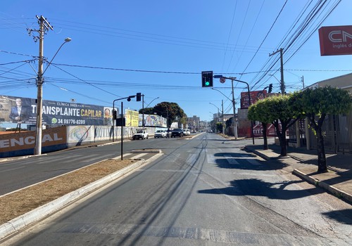 Conversões à esquerda serão proibidas em três cruzamentos da rua Major Gote a partir desta sexta