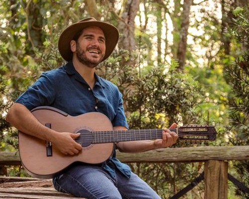 Gabriel Sater faz show gratuito em Patos de Minas neste sábado pelo projeto Minas ao Luar
