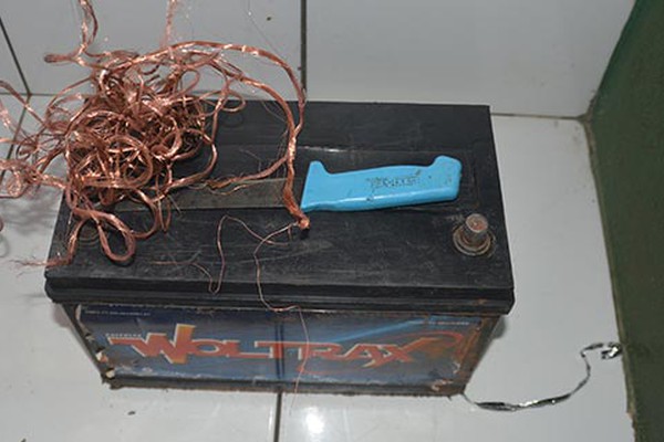 Homem furta bateria e fios de cobre, vende por R$20,00 e acaba preso junto com receptador em Patos de Minas