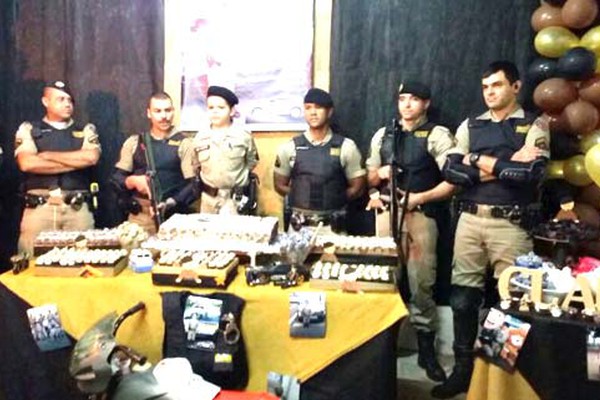 Polícia Militar ganha homenagem em festa de aniversário de garoto que é fã da corporação