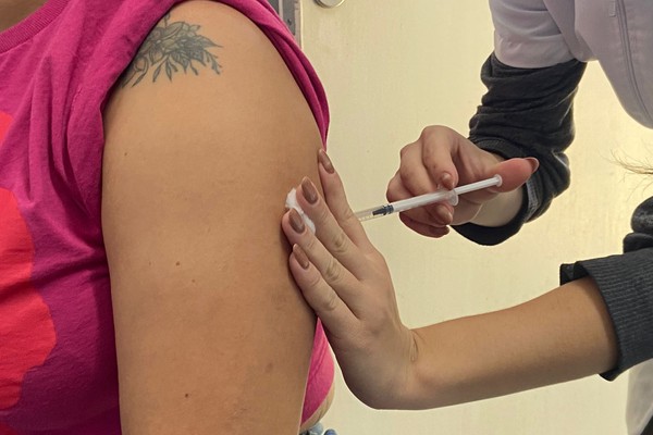 Unidades de saúde estarão abertas neste sábado para o Dia D de Multivacinação em Patos de Minas