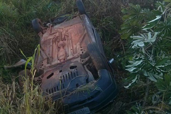 Homem morre depois de carro capotar em grave acidente na MGC-352 próximo a cidade de Tiros