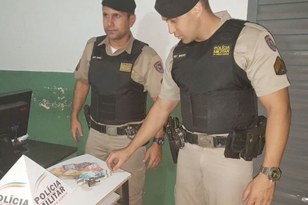 PM apreende menores com arma e mais de mil reais de assalto a cerealista em Patos de Minas