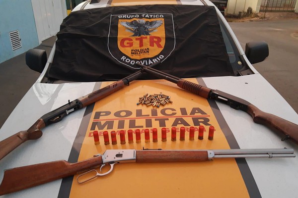 Motorista é preso em Patos de Minas com três armas de fogo e muita munição