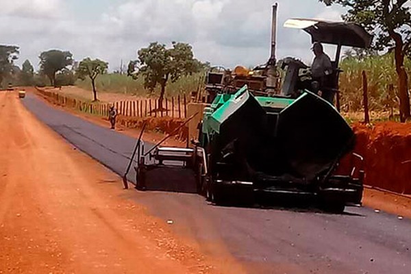 Estrada da Serrinha recebe asfalto no último trecho e deverá ser concluída nos próximos dias